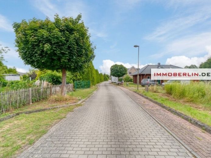 IMMOBERLIN.DE - Droomuitzichten! Zeer aantrekkelijk bouwperceel op het zuidwesten & nabij een meer – Foto 1