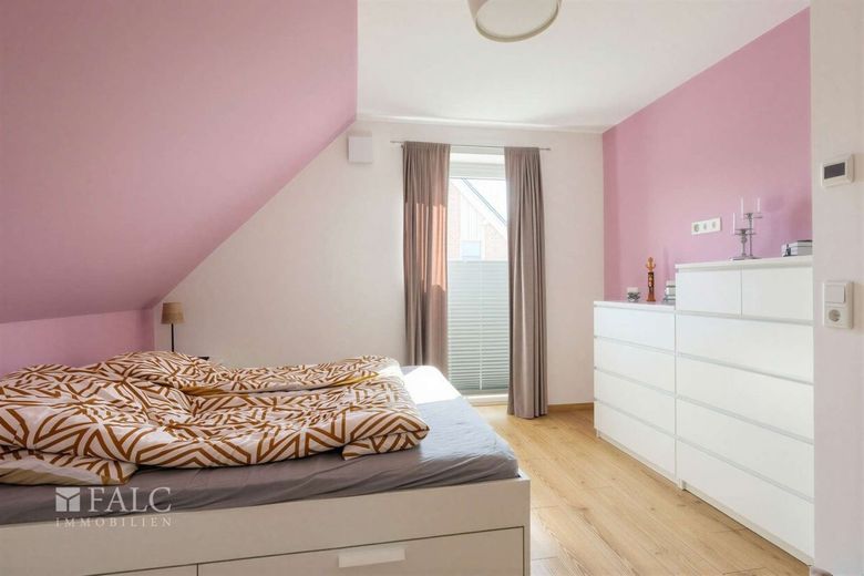 Modernes Kapitänshaus mit Kanalblick in Rendsburg – Schlafzimmer