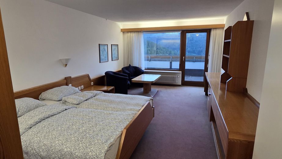 Hotelzimmer mit EBK auf Zeit zu vermieten – Zimmer 39 mit EBK