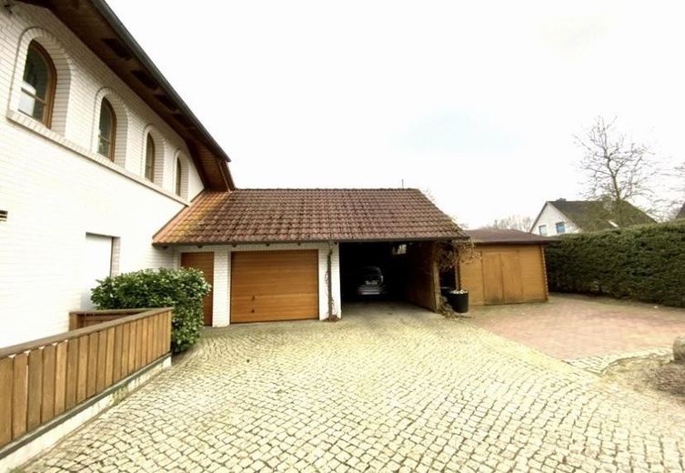 Garage, Carport & Stellplätze