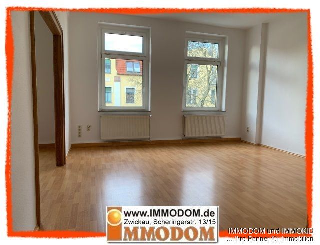 Großzügige Familienwohnung mit BALKON – Wohnzimmer
