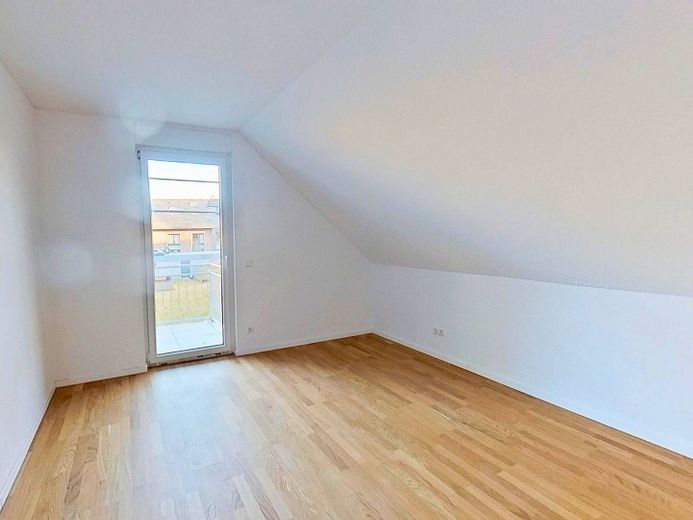 **PREMIÈRE OCCUPATION exclusive** Appartement moderne de 3 pièces au rez-de-chaussée avec BALCON dans un écrin de verdure – Ansicht I: Schlafzimmer I