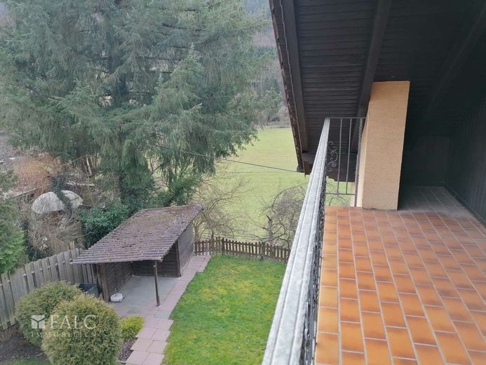 Repräsentatives Mehrfamilienhaus mit Traumgrundstück- – Balkon OG