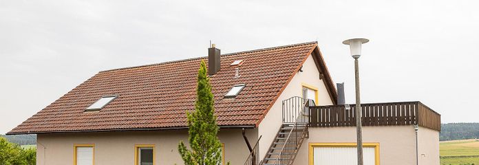 Großes Einfamilienhaus mit wunderschöne Aussichten auf den Steigerwald – Garage m. EG & DG Eingang