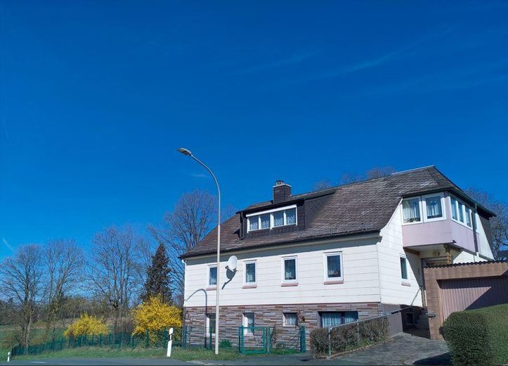 Idyllisch Wohnen - freier Blick ins Grüne und viel Raum für Gestaltung und Freizeit – Ansicht Süd