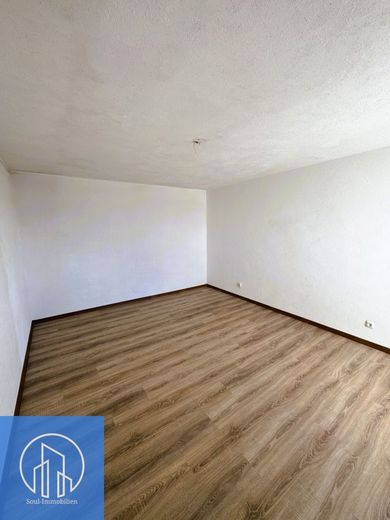Lichtdurchflutete 3-Zimmer-Wohnung mit 3 Balkonen, Aufzug &amp; Garage - Wohnen mit Weitblick 90427 Nbg – Schlafzimmer 1.1