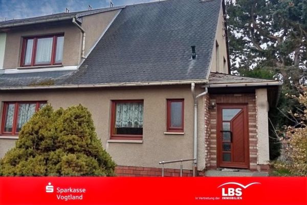 Semi-detached house in a prime residential location!!