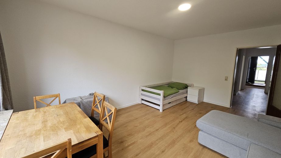 Zentrale 2 Zi.Wohnung · 62 m² · direkt am Bahnhof, ohne Zuglärm · Balkon – Wohnzimmer 3