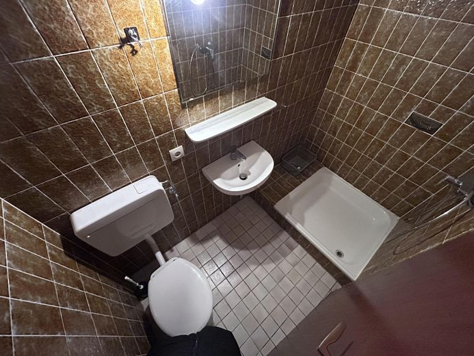 ¡Algunas casas se construyen; otras tienen una historia! – Gäste Duschbad