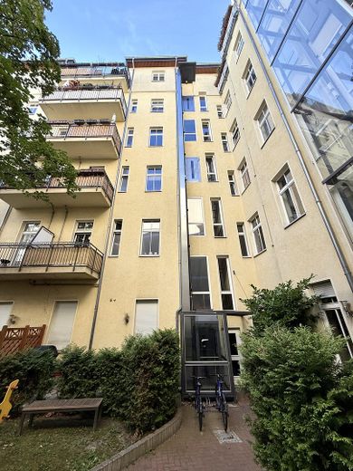 Provisionsfrei: 89m² Altbau am Helmholzplatz, Balkon, bezugsfrei – Innenhof