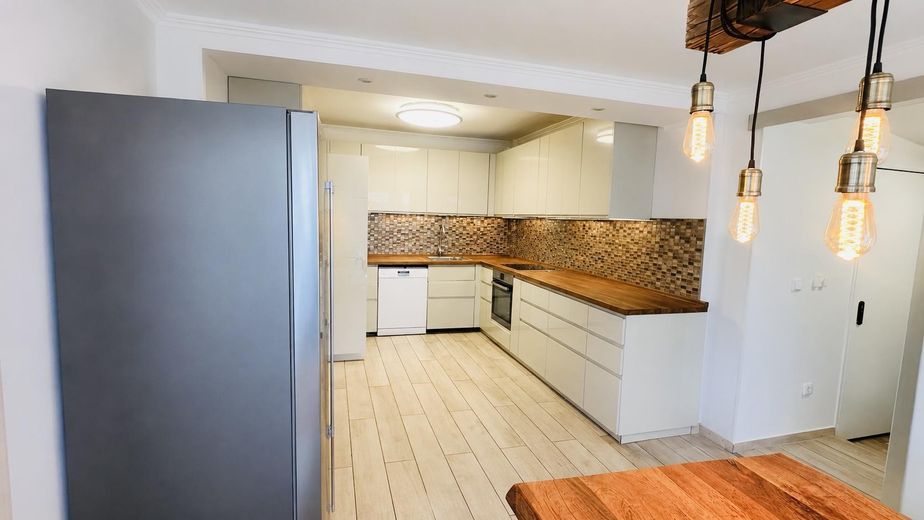 Casa unifamiliare modernizzata con 187 m² di superficie abitabile, 6 locali, garage e giardino, senza intermediario – Küche