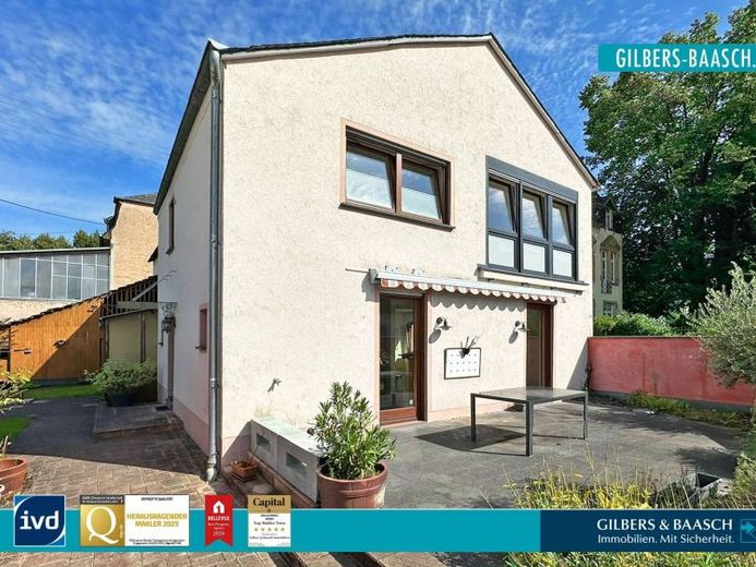 Großes Einfamilienhaus in Wiltingen mit Carport und Garten sowie vielfältigen Nutzungsmöglichkeiten – Foto 1
