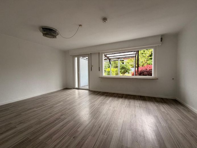 Reihenhaus mit Garten & Dachausbau-Potenzial – 4 Zimmer, provisionsfrei | Goslar - Georgenberg – Wohnzimmer