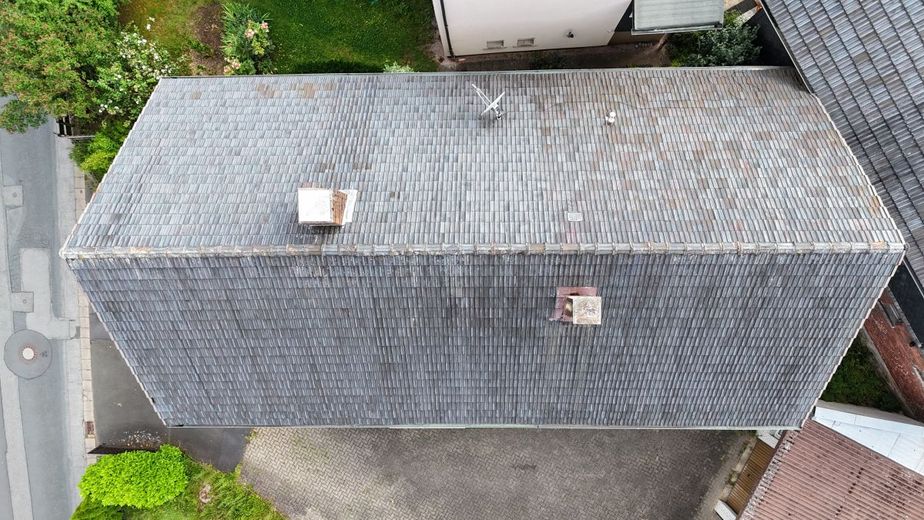 Projekt Traumhaus: Historisches Zweifamilienhaus mit gigantischem Potenzial in 96342 Stockheim-Burggrub! – Dach Wohnhaus