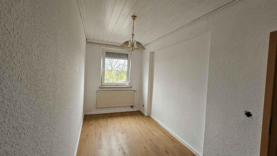 Appartamento di 3 locali appena ristrutturato con cucina attrezzata – idoneo al Wohngeld, libero dal 01.09. –  Kinderzimmer 1