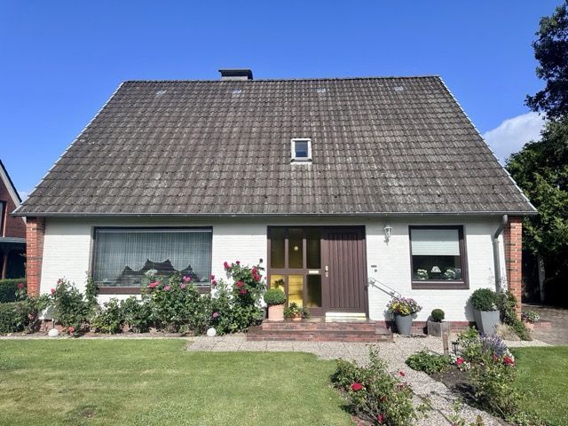 Ihr neues Zuhause: Großzügiges Einfamilienhaus mit Wiesenblick in Tellingstedt – Außenansicht