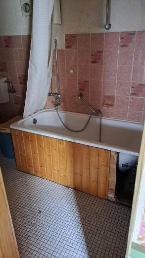 Kleines Einfamilienhaus -- HANDWERKER ZU MIR – Bad 2