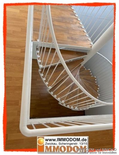 Appartement in Zwickau mit BALKON, EINBAUKÜCHE und Personenaufzug im Dachgeschoss zu vermieten! – Wendeltreppe