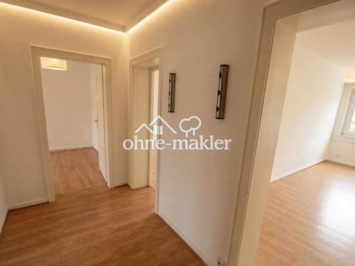 Exklusive 3-Zimmer-DG-Wohnung mit Einbauküche in Wiesbaden – Foto 1
