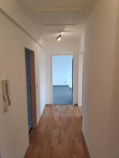 Helle 3-Zimmer-Wohnung mit Balkon und weitem Grünblick in Duisburg-Meiderich – Flur