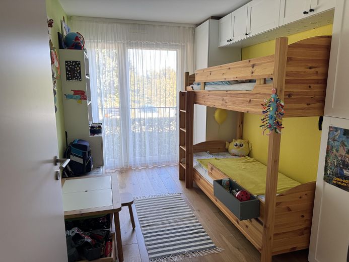 Nowoczesne, bezbarierowe 3-pokojowe mieszkanie z ogrodem (rok budowy 2016) – spokojna lokalizacja na skraju lasu w Leinfelden – Kinderzimmer