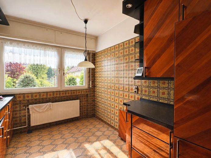 >700 m² “Daha güzeli olamaz!” konumunda, korunabilecek veya yeniden tasarlanabilecek büyük evle – Küche