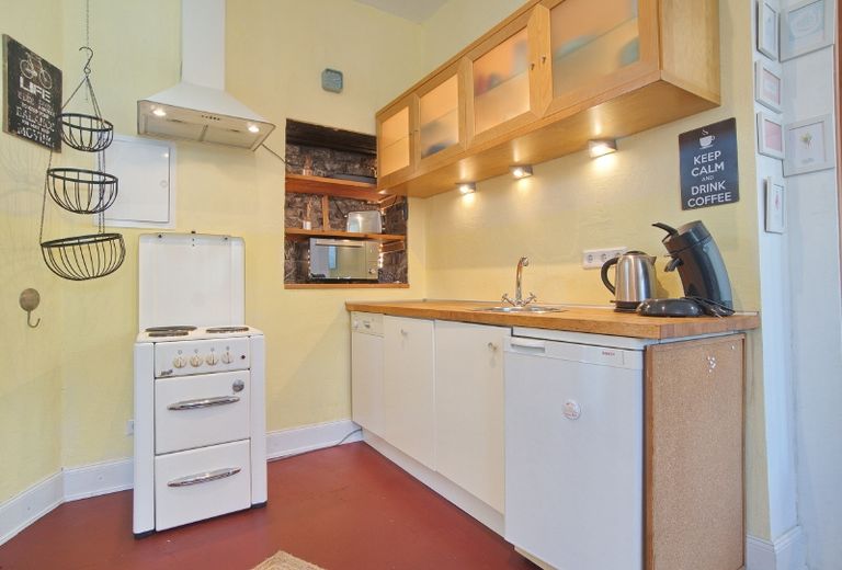 Komplett eingerichtete kleine Wohnung mitten in Rüttenscheid, PKW-Stellplatz möglich! – 1d424940435c81c5d1c3167e07ef2e0385d7de2c.jpg