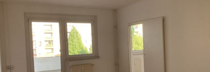 Stilvoller Einstieg: Singlewohnung mit Fensterküche und Wannenbad