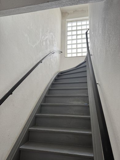 Rendimento eccezionale con un immobile insolito! – Treppe vom EG in den 1. Stock 