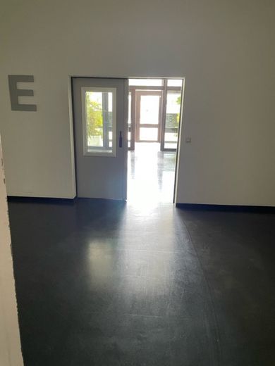 günstiger Büroraum in Gemeinschaftsbüro im Industriegebiet Leonberg an der Autobahn – Eingang EG