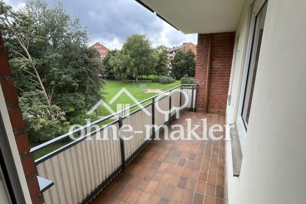 Lichtdurchflutete 4-Zimmerwohnung mit Balkon und Einbauküche zu sofort zu vermieten.