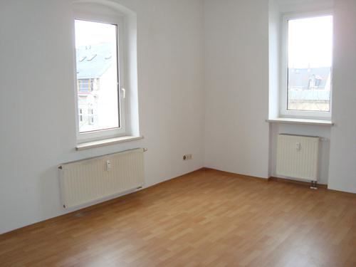 * Großzügige 2-Zimmer mit Wannenbad und großer Küche in ruhiger Lage! * – Wohnzimmer grundrissgleiche Wohnung obendrüber