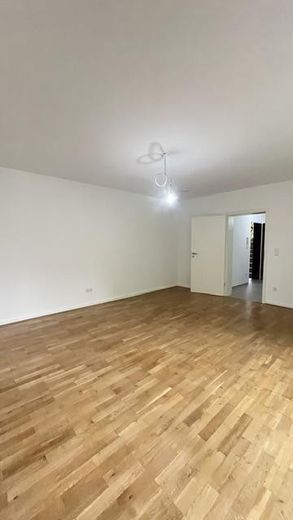 Nähe Wasserturm - sanierte Einzimmerwohnung mit großem Balkon – Zimmer
