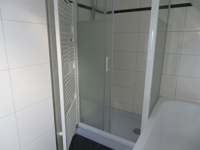 Schickes Single-Appartement mit EBK & Spülmaschine – Bad 4