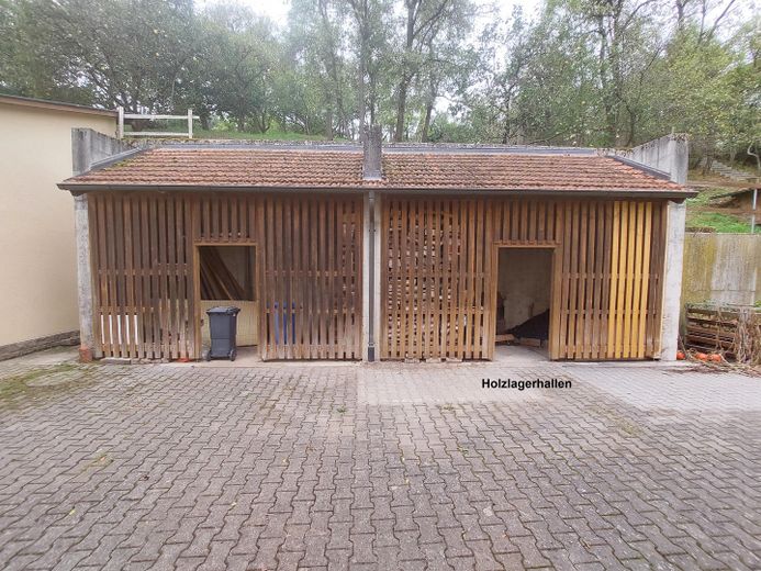 Holzlagerhallen