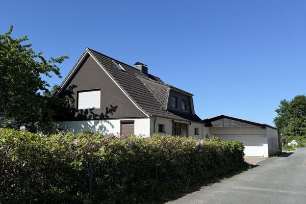 Norderstedt में 1.267 m² का विकास भूखंड – बहु-परिवार आवासीय भवन या अर्ध-पृथक मकान का निर्माण संभव