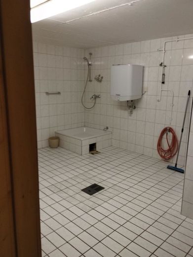!6% Rendite in Lichterfelde, Möblierte Maisonette inkl. Stellplatz,  Sauna, Gartennutzung und Balkon! – Duschraum Saune