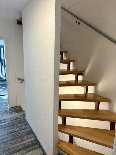 Reihenmittelhaus zu verkaufen – Treppenaufgang 2