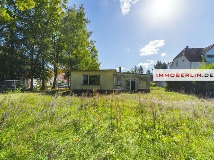 IMMOBERLIN.DE - Wassergrundstück! Exzellentes teilbares Bauland in idyllischer Seelage am Großen Zug – Foto 1