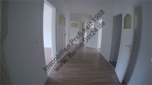 Mietwohnung - 2 Bäder -- 3 Zimmer Dachgeschoß Bezug nach Vollsanierung – G0015126