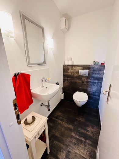 Schöne und helle 2,5 teilmöblierte Zimmer-Wohnung mit Küche, Balkon und Tiefgarage in Leonberg – Foto 10