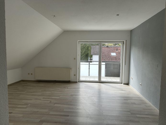 Lichtdurchflutete 2,5 Zimmer Eigentumswohnung, 79 qm in Rödermark/Breidert – Wohnzimmer