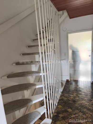 Rosbach-Rodheim AG8072766 – Eşyalı, tam donanımlı sıra evin köşe dairesi – 67987bf9b27b77a730734a0b893c335baa3fb911.jpg