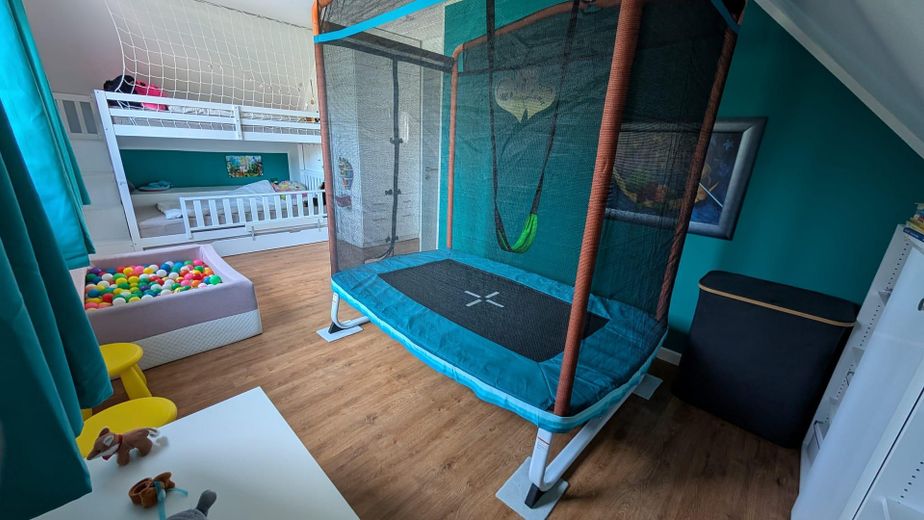 Family idyll in a quiet location (house no commission, energy class A) – Kinderzimmer OG