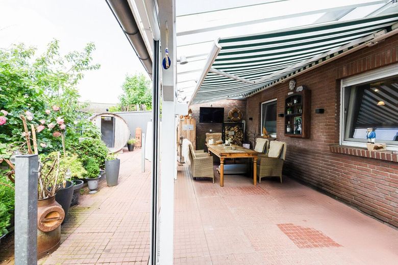 Herzensheim für große Träume - XXL-Haus mit Traumgarten &amp; Wintergarten – Überdachte Terrasse Hauptwohnung