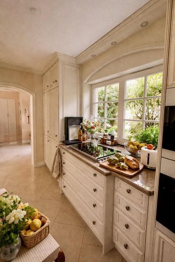 PRIVATVERKAUF Einfamilienhaus mit Einliegerwohnung – Küche mit Aussicht nach vorne