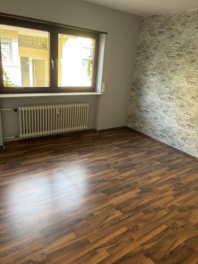 Attraktive Maisonette mit Südbalkon, zwei komplett renovierten Bädern und neuer Küche in Brühl – Schlafzimmer EG