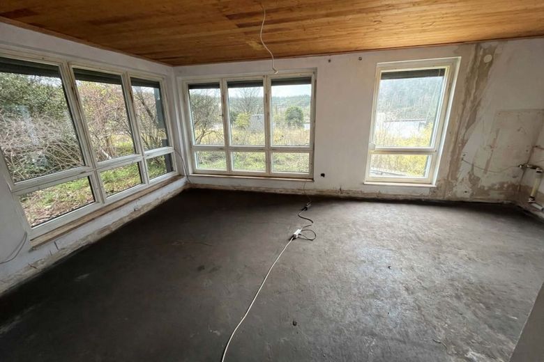 BAUGRUNDSTÜCK MIT WOCHENENDHAUS ZU VERKAUFEN – Innenansicht