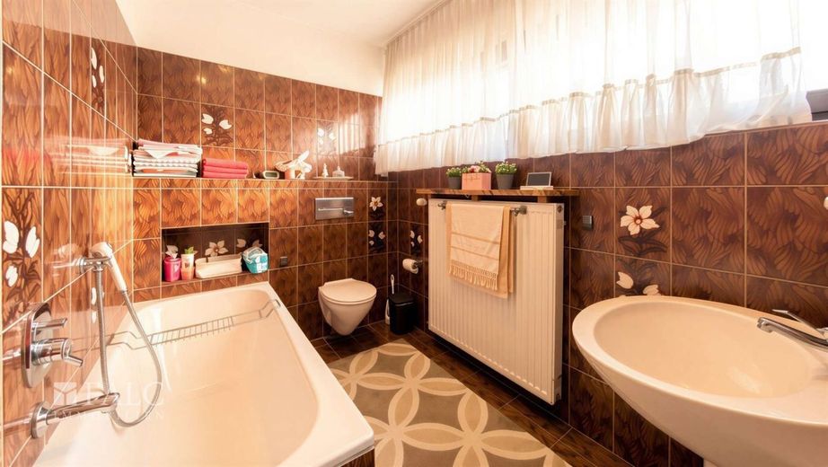 ¡Vista del Rin incluida! – Badezimmer