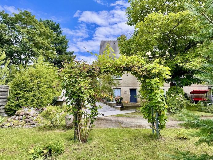 HORN IMMOBILIEN + großzügiges und elegantes Einfamilienhaus mit Einliegerwohnung und Garage in Gartz – das Grundstück